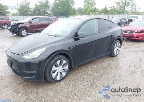 2023 Tesla Model Y Awd/Long Range Dual Motor All-Wheel Drive z USA, uszkodzony, nr VIN 7SAYGDEE2PA105631